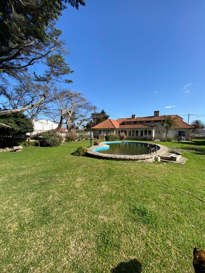 Excepcional oportunidad en Barrio Constitucion - Casa a reciclar + 4 lotes unificados a 150 metros del mar