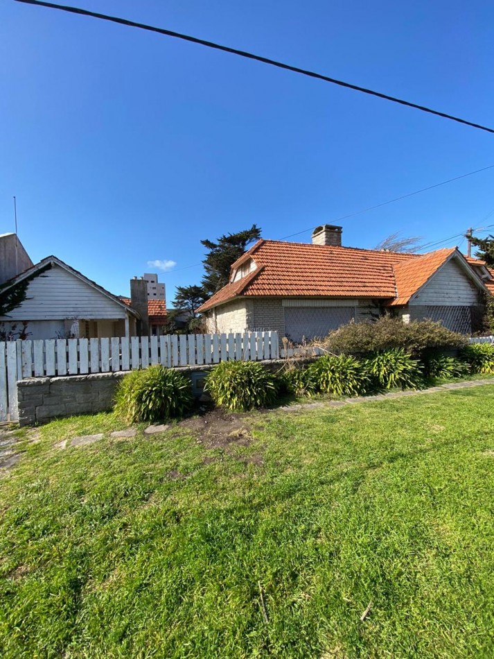 Excepcional oportunidad en Barrio Constitucion - Casa a reciclar + 4 lotes unificados a 150 metros del mar