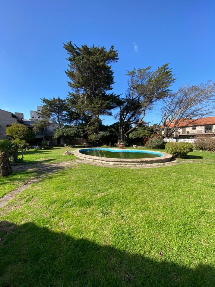 Excepcional oportunidad en Barrio Constitucion - Casa a reciclar + 4 lotes unificados a 150 metros del mar