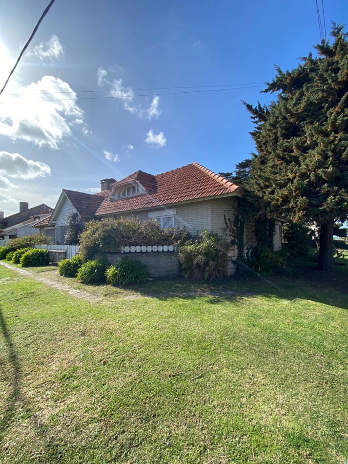 Excepcional oportunidad en Barrio Constitucion - Casa a reciclar + 4 lotes unificados a 150 metros del mar