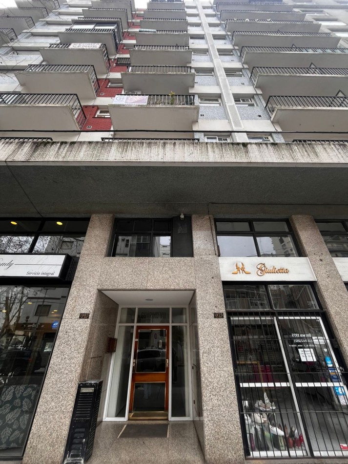 Departamento 3 ambientes a la calle- Plaza Colon 