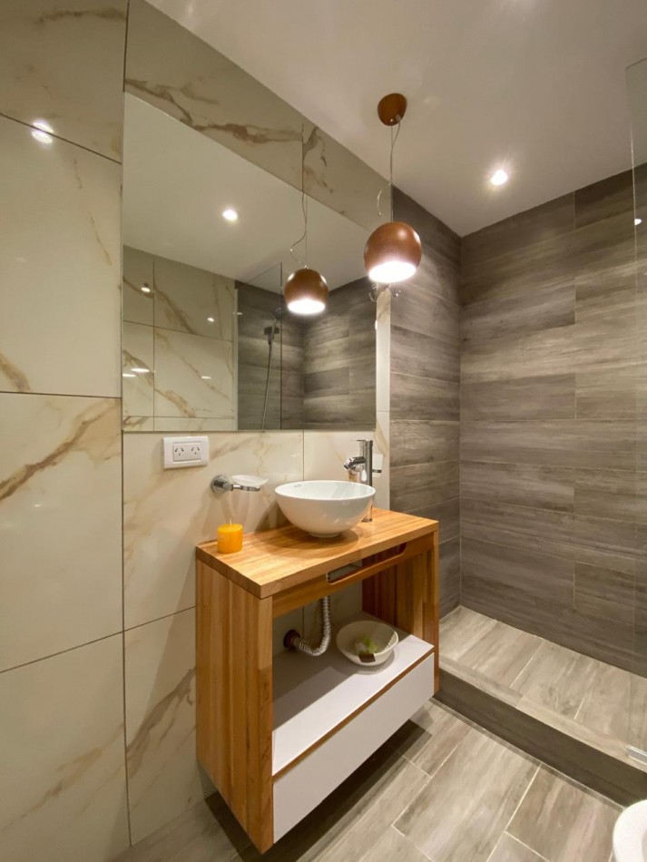 Departamento 3 Ambientes a la Calle con Balcon - Plaza Colon