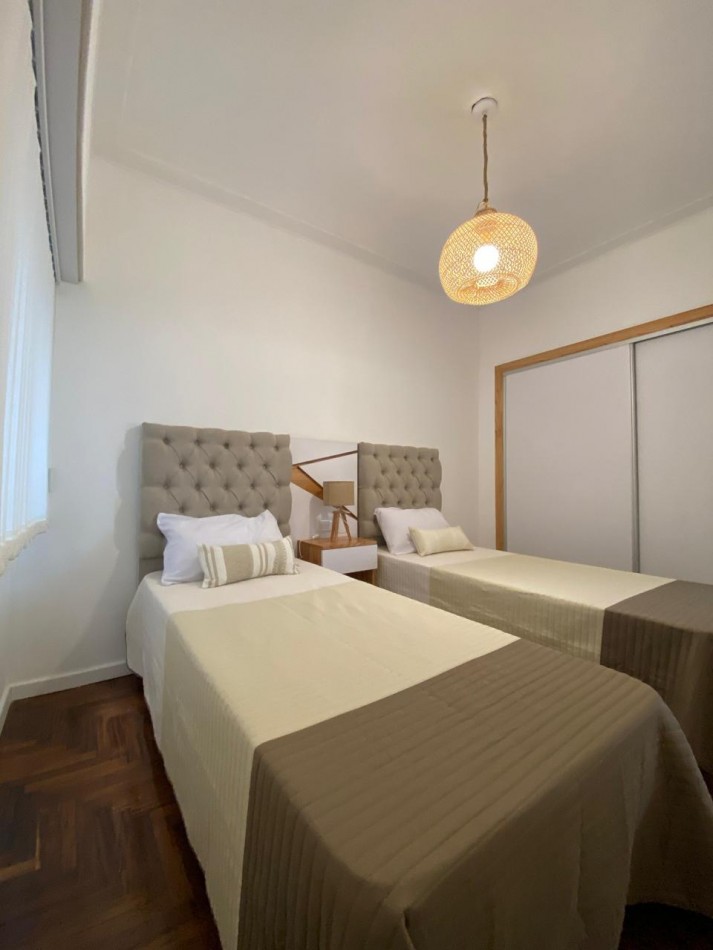 Departamento 3 Ambientes a la Calle con Balcon - Plaza Colon