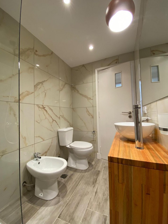 Departamento 3 Ambientes a la Calle con Balcon - Plaza Colon