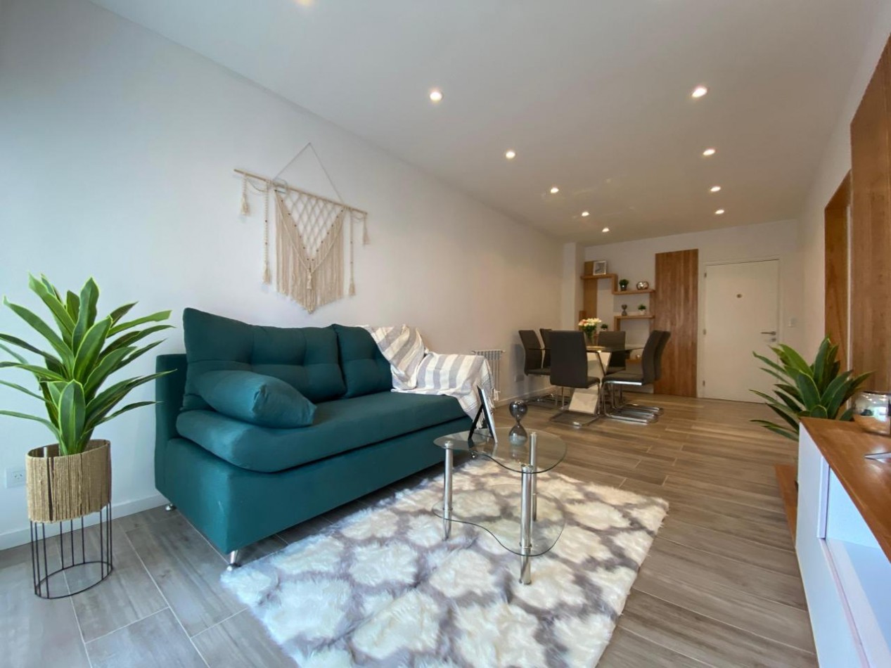 Departamento 3 Ambientes a la Calle con Balcon - Plaza Colon