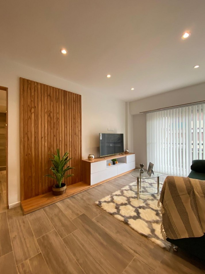 Departamento 3 Ambientes a la Calle con Balcon - Plaza Colon