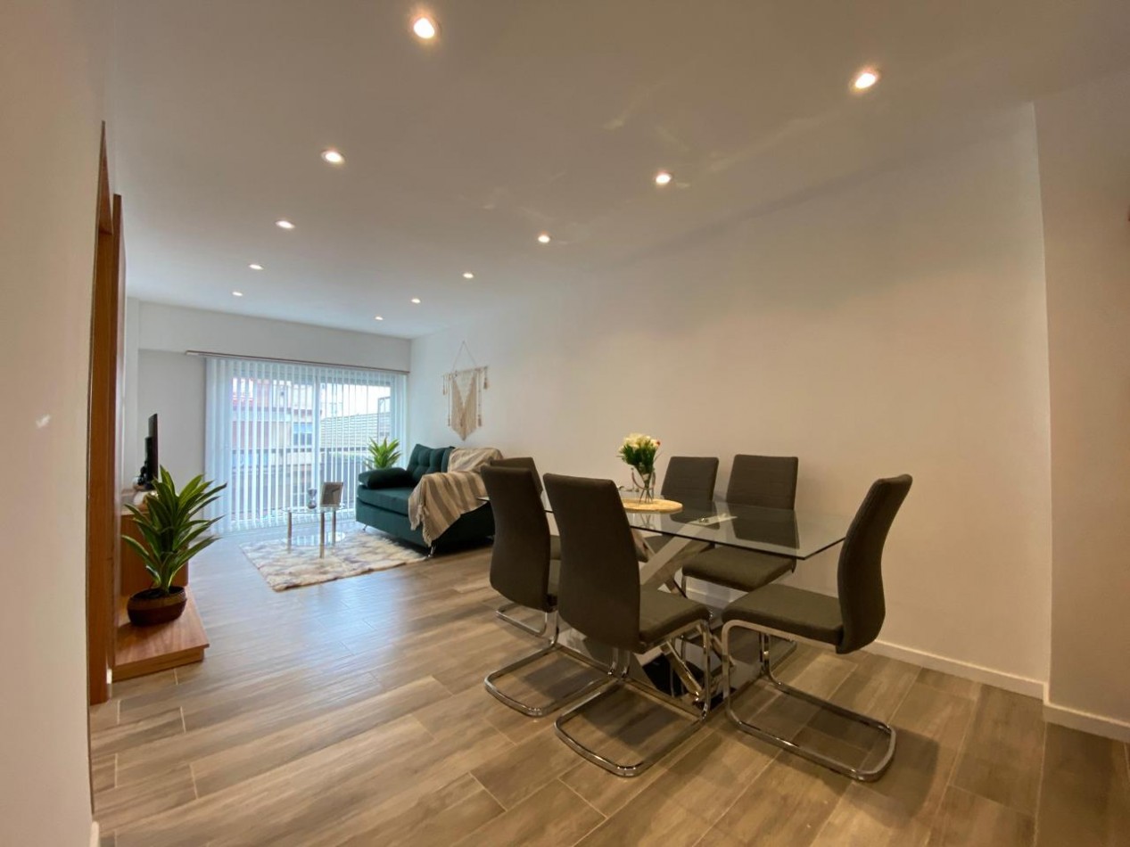 Departamento 3 Ambientes a la Calle con Balcon - Plaza Colon