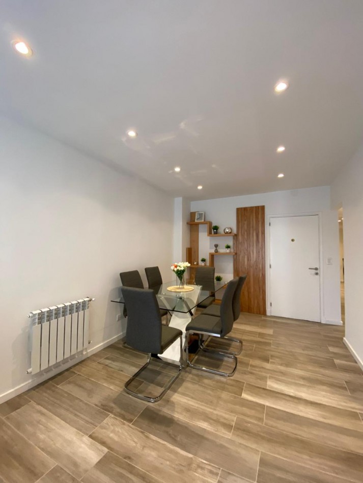 Departamento 3 Ambientes a la Calle con Balcon - Plaza Colon