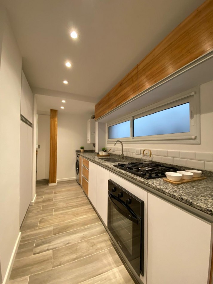 Departamento 3 Ambientes a la Calle con Balcon - Plaza Colon