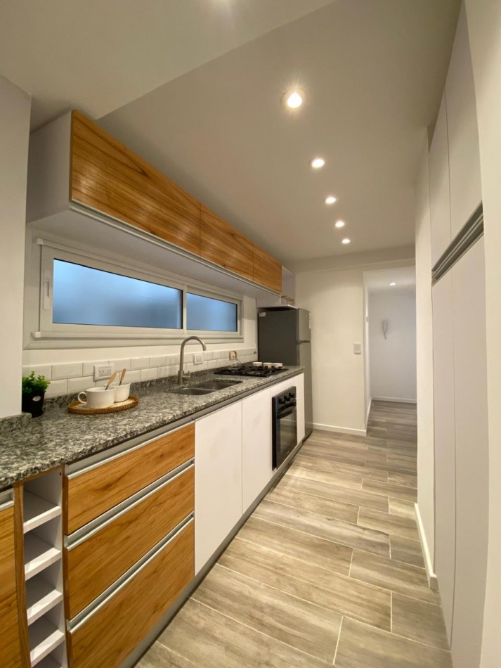 Departamento 3 Ambientes a la Calle con Balcon - Plaza Colon