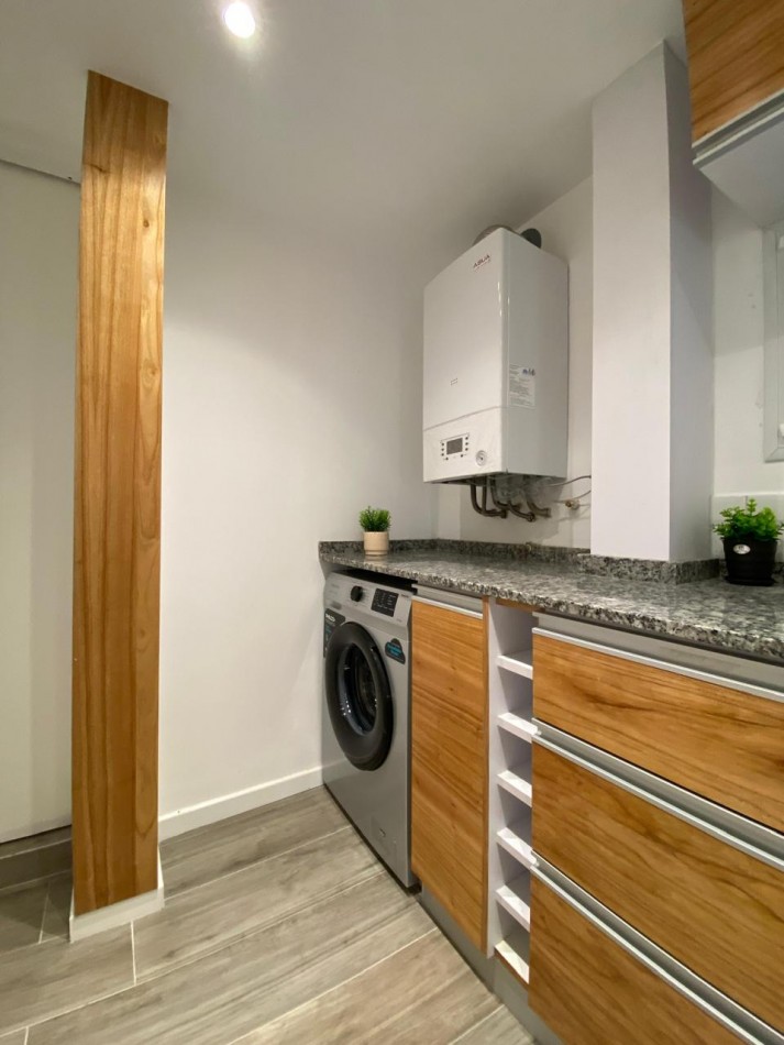 Departamento 3 Ambientes a la Calle con Balcon - Plaza Colon