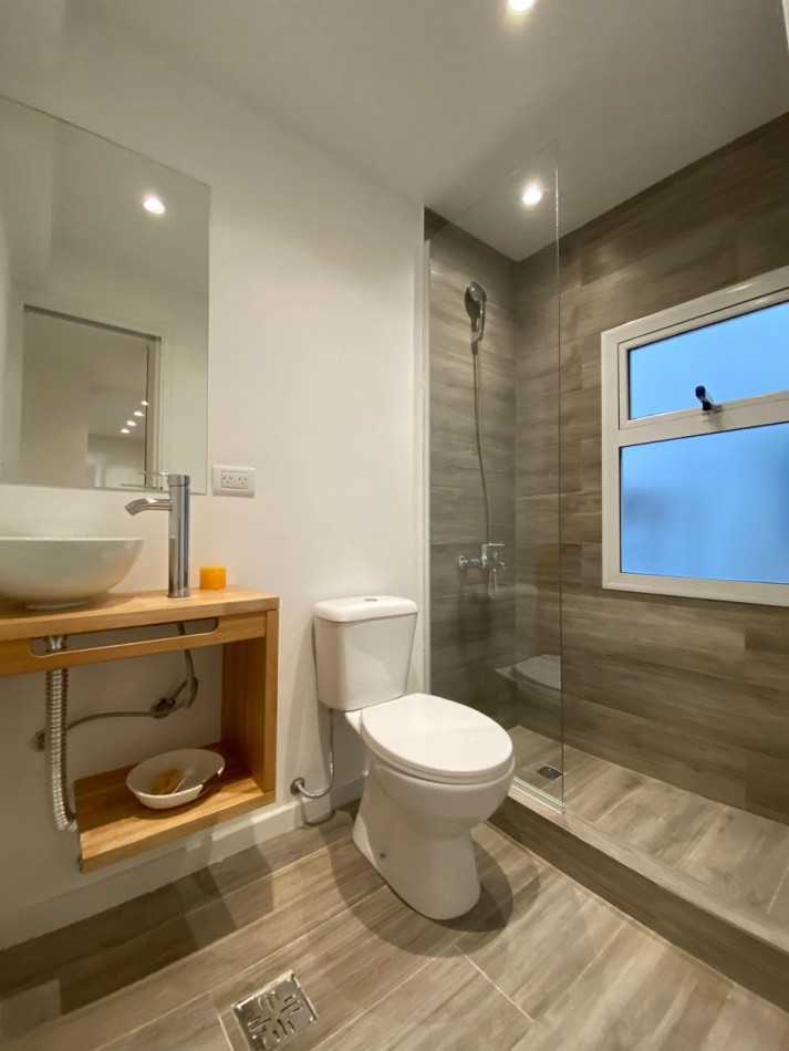 Departamento 3 Ambientes a la Calle con Balcon - Plaza Colon