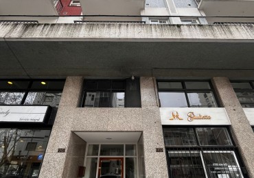 Departamento 3 ambientes a la calle con cochera- Plaza Colon 