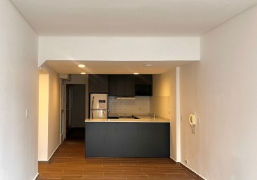 Departamento 3 ambientes a la calle- Plaza Colon 