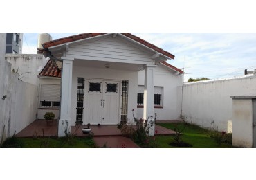 VENTA /PERMUTA CHALET 4 AMBIENTES 