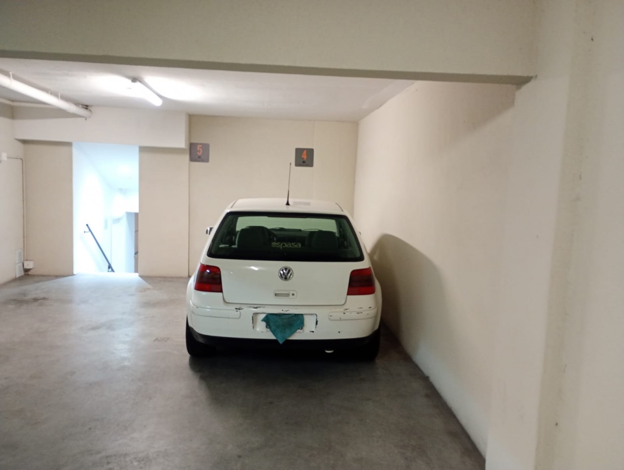 Excelente Piso de tres ambientes c/cochera y baulera en  calle Catamarca al 1400, Barrio  La Perla. Apto Credito