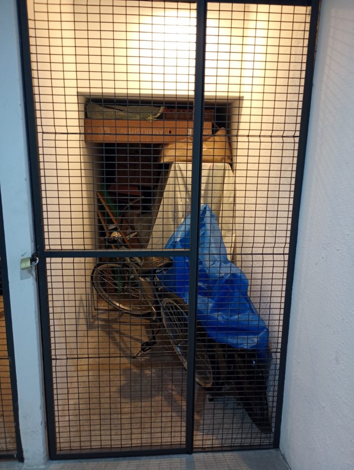 Excelente Piso de tres ambientes c/cochera y baulera en  calle Catamarca al 1400, Barrio  La Perla. Apto Credito