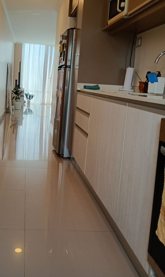 Excelente Piso de tres ambientes c/cochera y baulera en  calle Catamarca al 1400, Barrio  La Perla. Apto Credito