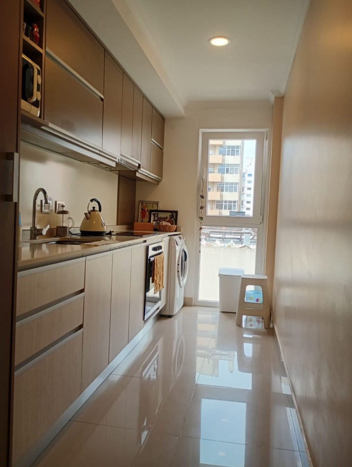 Excelente Piso de tres ambientes c/cochera y baulera en  calle Catamarca al 1400, Barrio  La Perla. Apto Credito