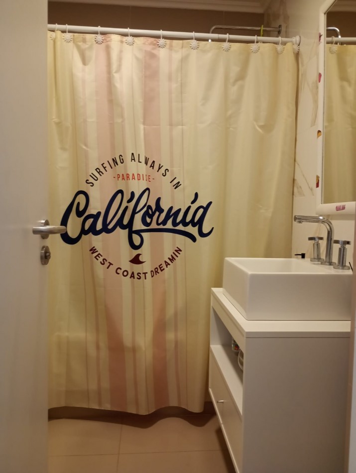 Excelente Piso de tres ambientes c/cochera y baulera en  calle Catamarca al 1400, Barrio  La Perla. Apto Credito