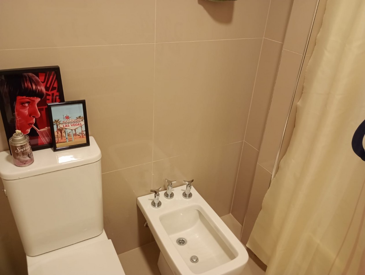 Excelente Piso de tres ambientes c/cochera y baulera en  calle Catamarca al 1400, Barrio  La Perla. Apto Credito