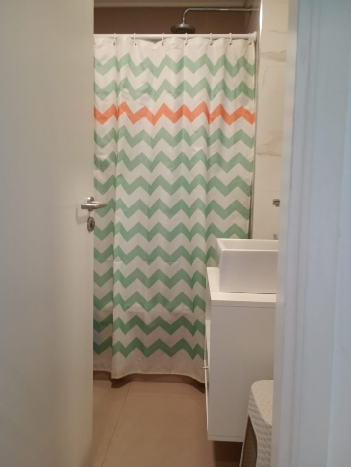 Excelente Piso de tres ambientes c/cochera y baulera en  calle Catamarca al 1400, Barrio  La Perla. Apto Credito