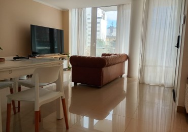 Excelente Piso de tres ambientes c/cochera y baulera en  calle Catamarca al 1400, Barrio  La Perla. Apto Credito