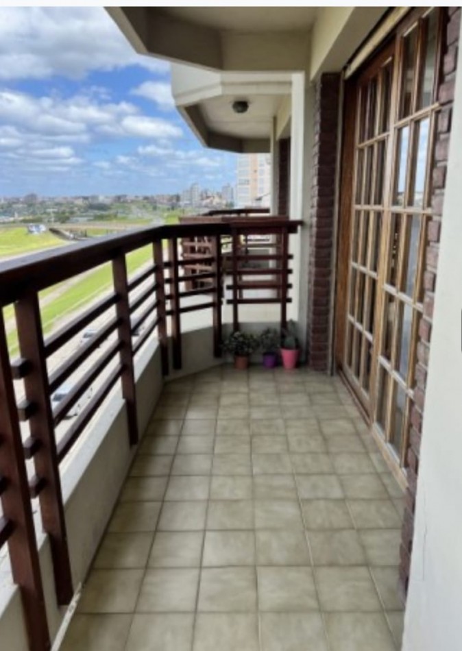 DEPARTAMENTO 3 AMB CON COCHERA Y BAULERA FRENTE AL MAR EN PUNTA MOGOTES,PERMUTA Y FINANCIA