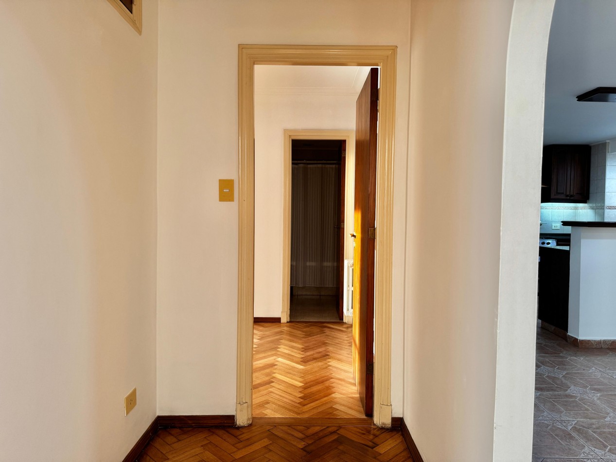 SEMIPISO DE 4 AMBIENTES A LA CALLE CON BALCON TERRAZA, QUINCHO Y BAULERA EN PLAZA COLON