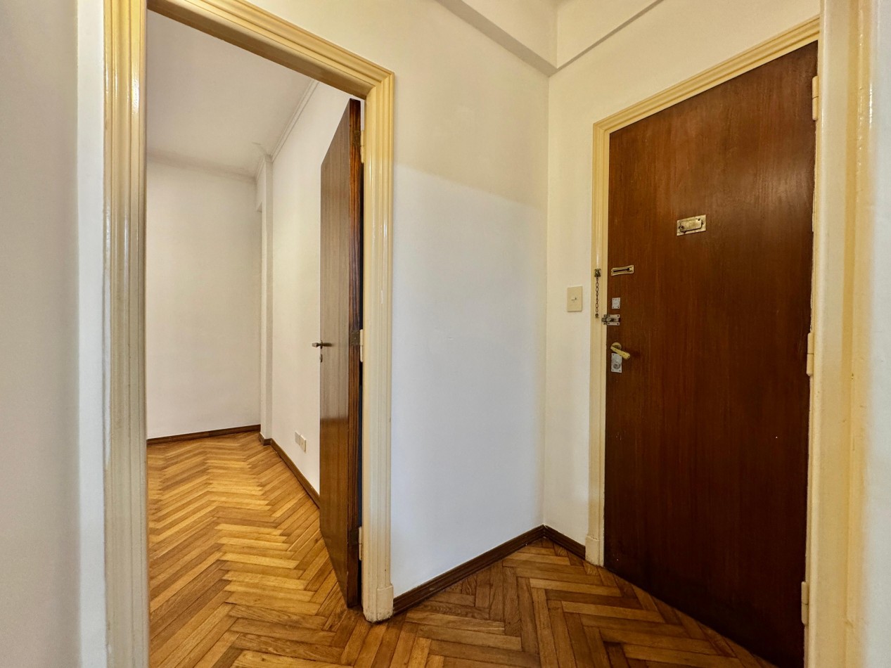 SEMIPISO DE 4 AMBIENTES A LA CALLE CON BALCON TERRAZA, QUINCHO Y BAULERA EN PLAZA COLON