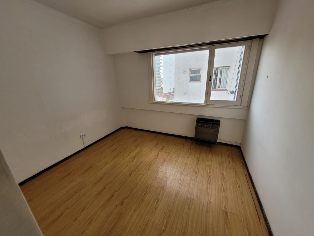 DEPARTAMENTO DE 2 AMBIENTES A LA CALLE CON BALCON SALIENTE