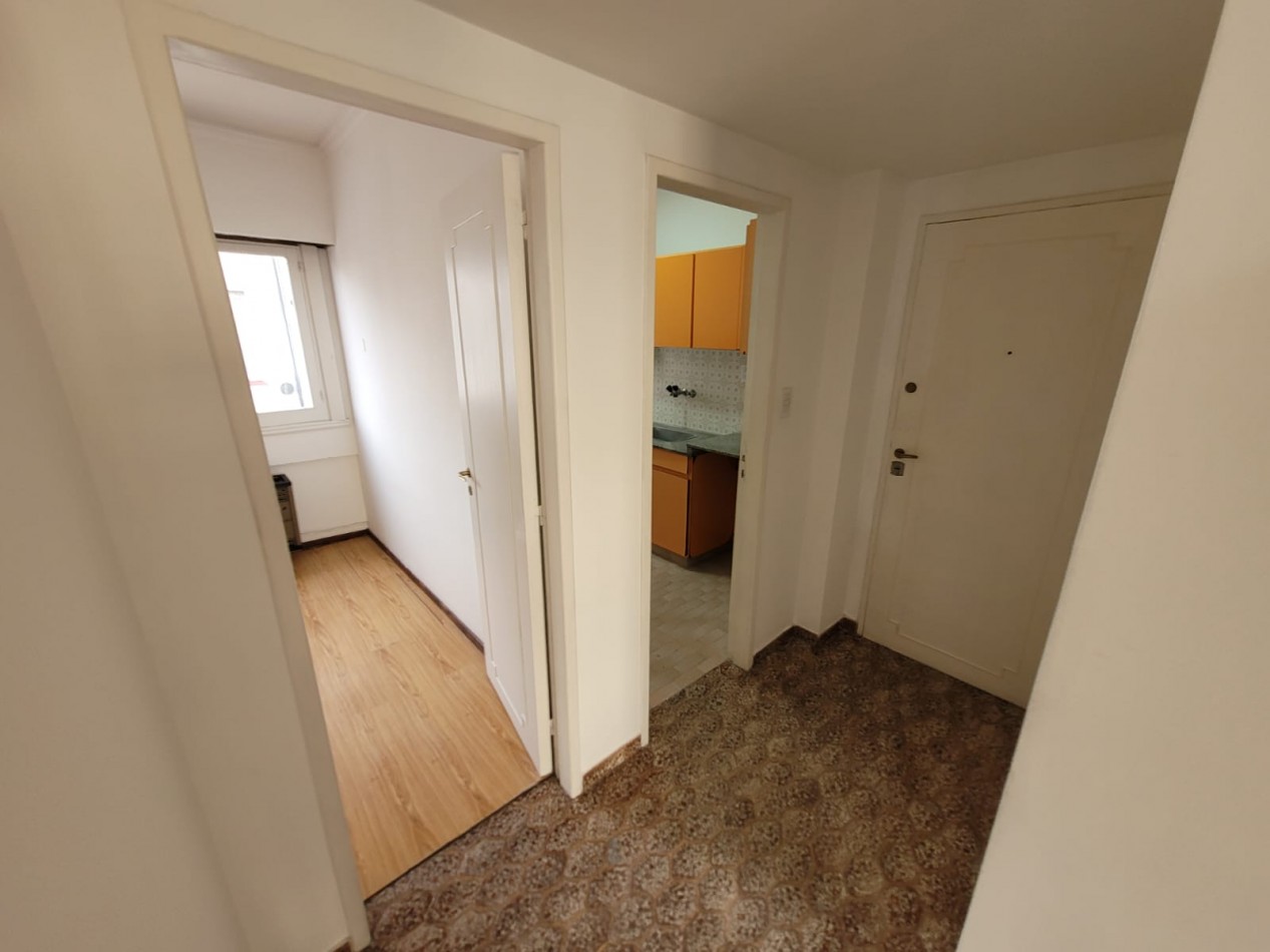 DEPARTAMENTO DE 2 AMBIENTES A LA CALLE CON BALCON SALIENTE