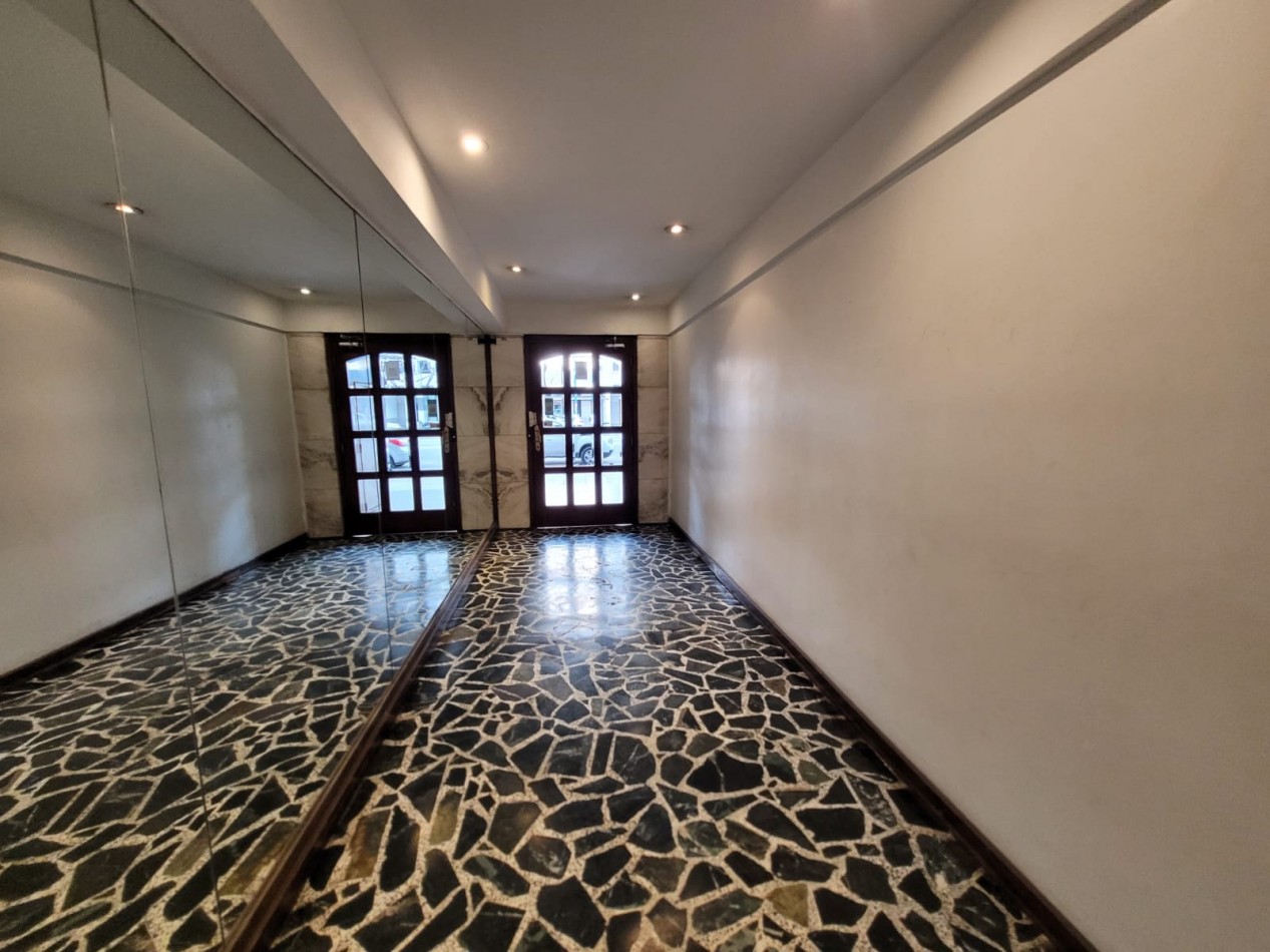 DEPARTAMENTO DE 2 AMBIENTES A LA CALLE CON BALCON SALIENTE