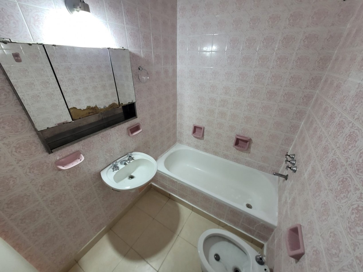 DEPARTAMENTO DE 2 AMBIENTES A LA CALLE CON BALCON SALIENTE