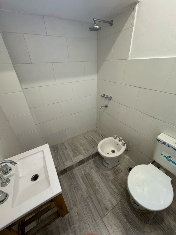 PH 3 AMBIENTES EN PLANTA BAJA AL FRENTE EN VILLA PRIMERA