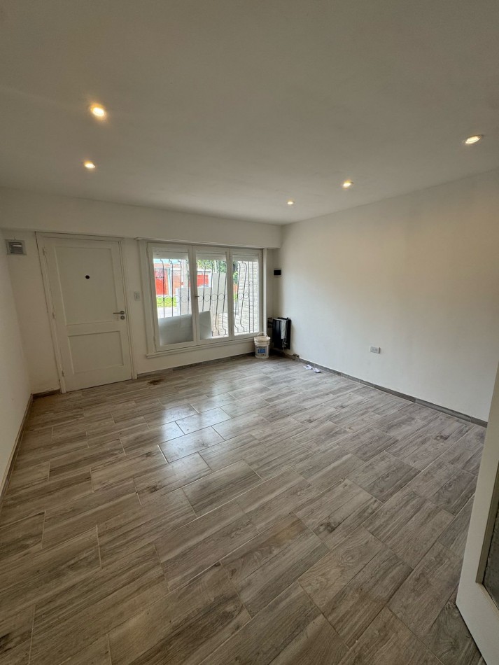 PH 3 AMBIENTES EN PLANTA BAJA AL FRENTE EN VILLA PRIMERA