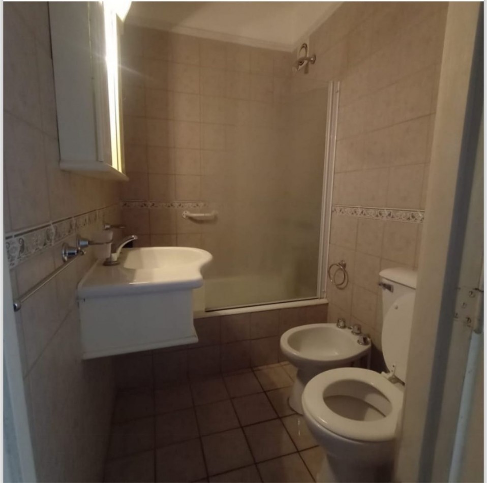 DEPARTAMENTO DE 2 AMBIENTES A LA CALLE CON BALCON SALIENTE EN ALDREY