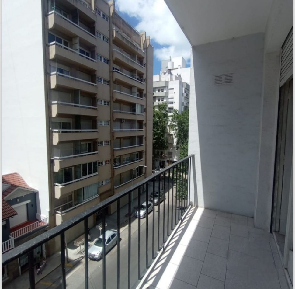 DEPARTAMENTO DE 2 AMBIENTES A LA CALLE CON BALCON SALIENTE EN ALDREY