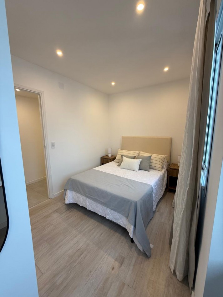 DEPARTAMENTO 3 AMBIENTES A LA CALLE CON BALCON Y VISTA LATERAL AL MAR