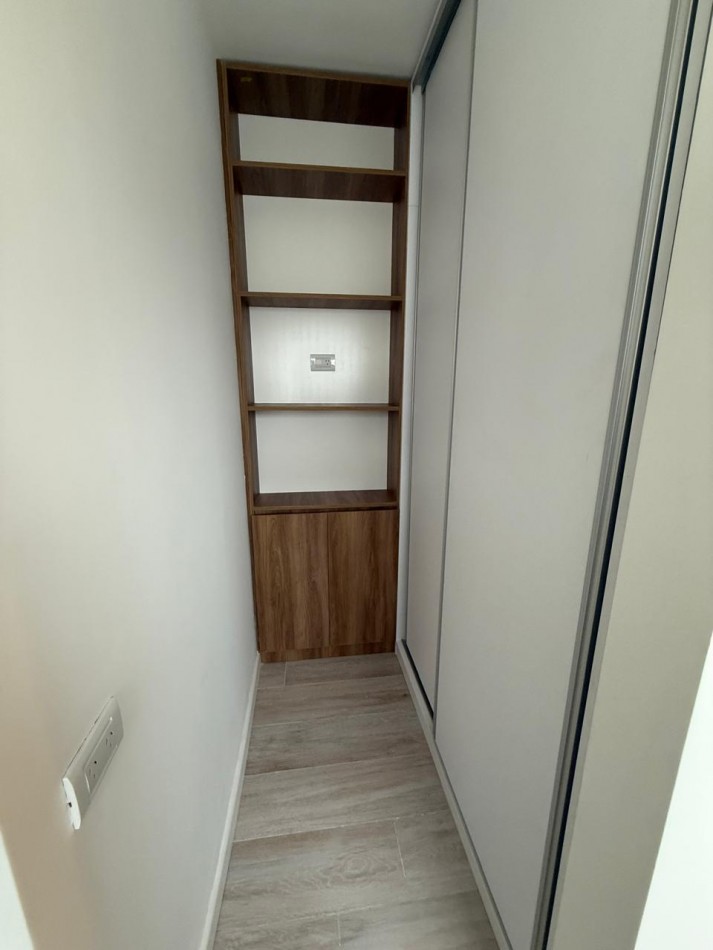 DEPARTAMENTO 3 AMBIENTES A LA CALLE CON BALCON Y VISTA LATERAL AL MAR