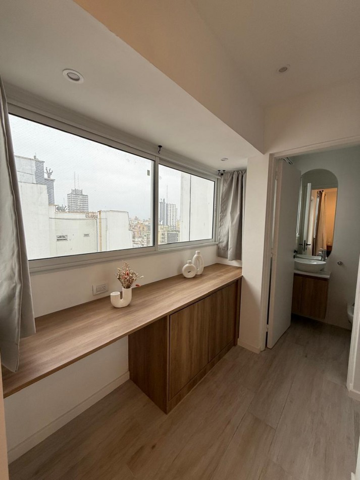 DEPARTAMENTO 3 AMBIENTES A LA CALLE CON BALCON Y VISTA LATERAL AL MAR