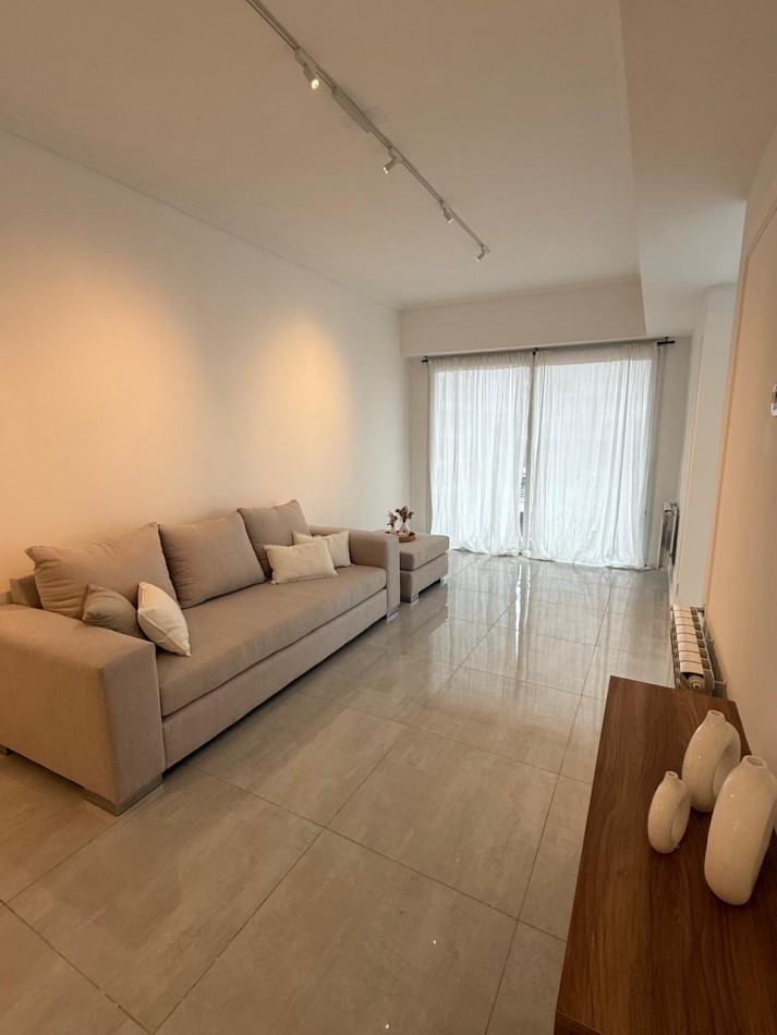 DEPARTAMENTO 3 AMBIENTES A LA CALLE CON BALCON Y VISTA LATERAL AL MAR