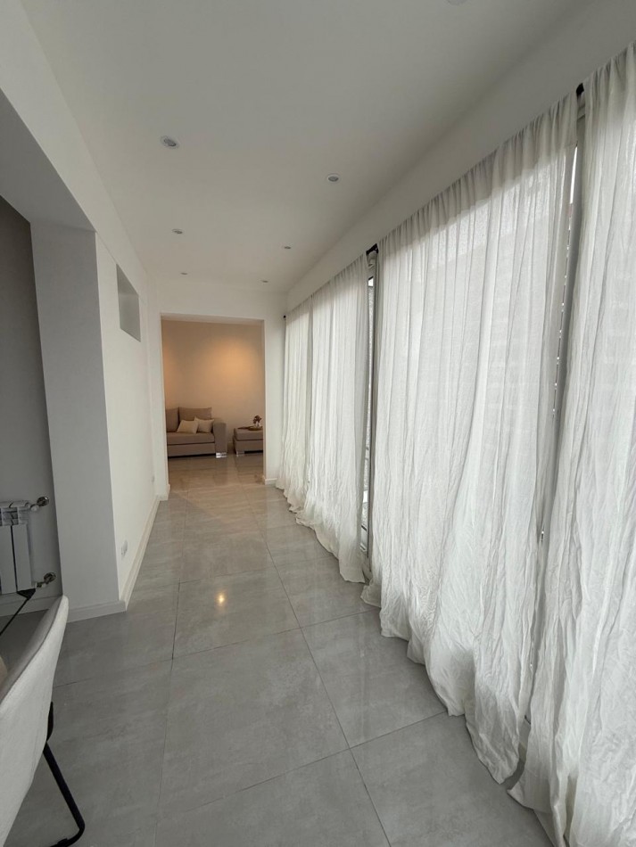 DEPARTAMENTO 3 AMBIENTES A LA CALLE CON BALCON Y VISTA LATERAL AL MAR