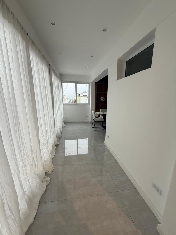 DEPARTAMENTO 3 AMBIENTES A LA CALLE CON BALCON Y VISTA LATERAL AL MAR