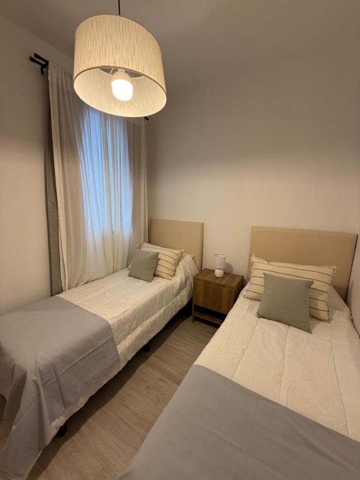 DEPARTAMENTO 3 AMBIENTES A LA CALLE CON BALCON Y VISTA LATERAL AL MAR