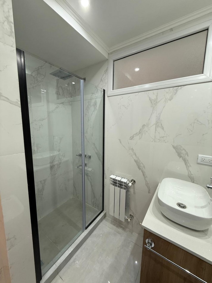 DEPARTAMENTO 3 AMBIENTES A LA CALLE CON BALCON Y VISTA LATERAL AL MAR