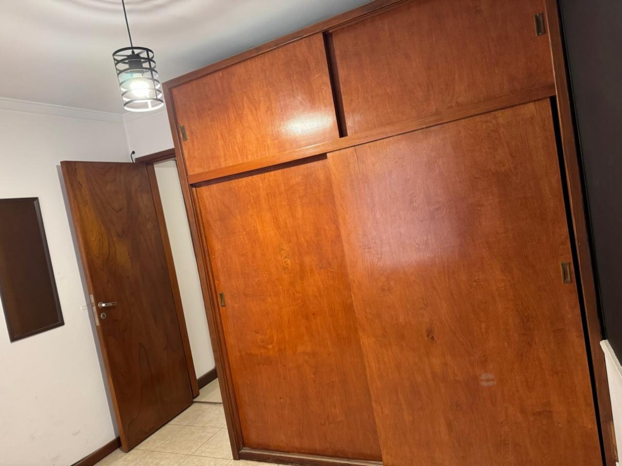 CHALET DE 3 AMBIENTES CON PARQUE, GARAJE Y GALPON. APTO CREDITO VENDE Y PERMUTA