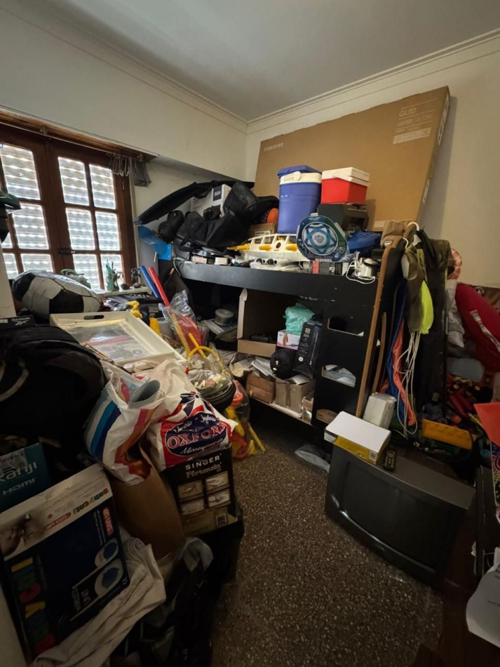 CHALET 4 AMBIENTES CON GARAJE Y QUINCHO SOBRE LOTE DE 234M2 EN VILLA LOURDES