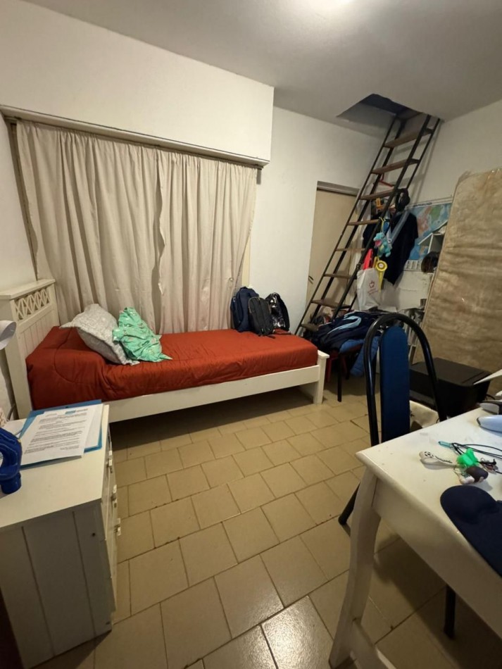 CHALET 4 AMBIENTES CON GARAJE Y QUINCHO SOBRE LOTE DE 234M2 EN VILLA LOURDES