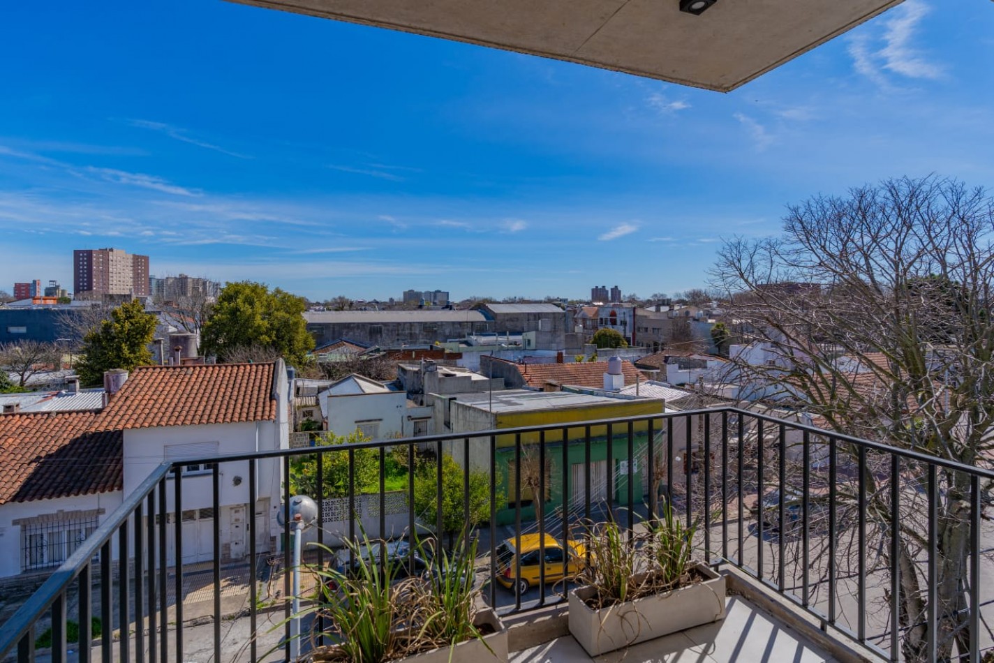 DEPARTAMENTO 2 AMB A LA CALLE CON BALCON Y PARRILLA A ESTRENAR, CON OPCION DE COCHERA